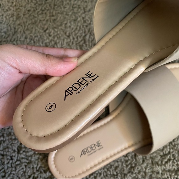 New Ardene Flats - Picture 4 of 4